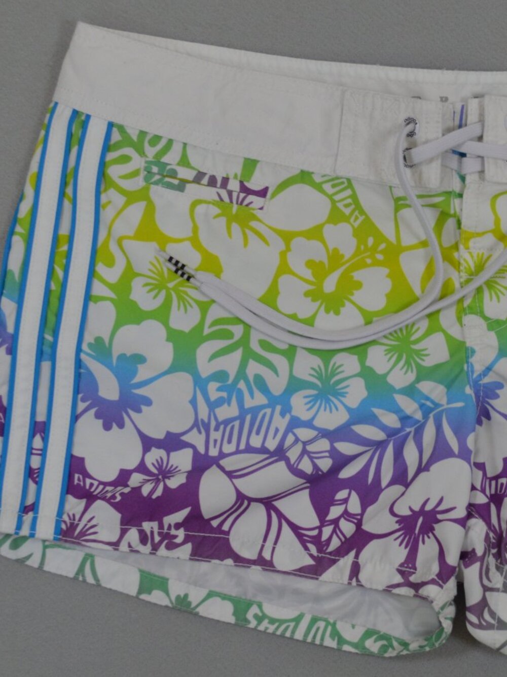 ๐ Adidas Rainbow Floral Board Shorts Swim Trunks Beach Pool S 8/9 - Picture 2 of 14